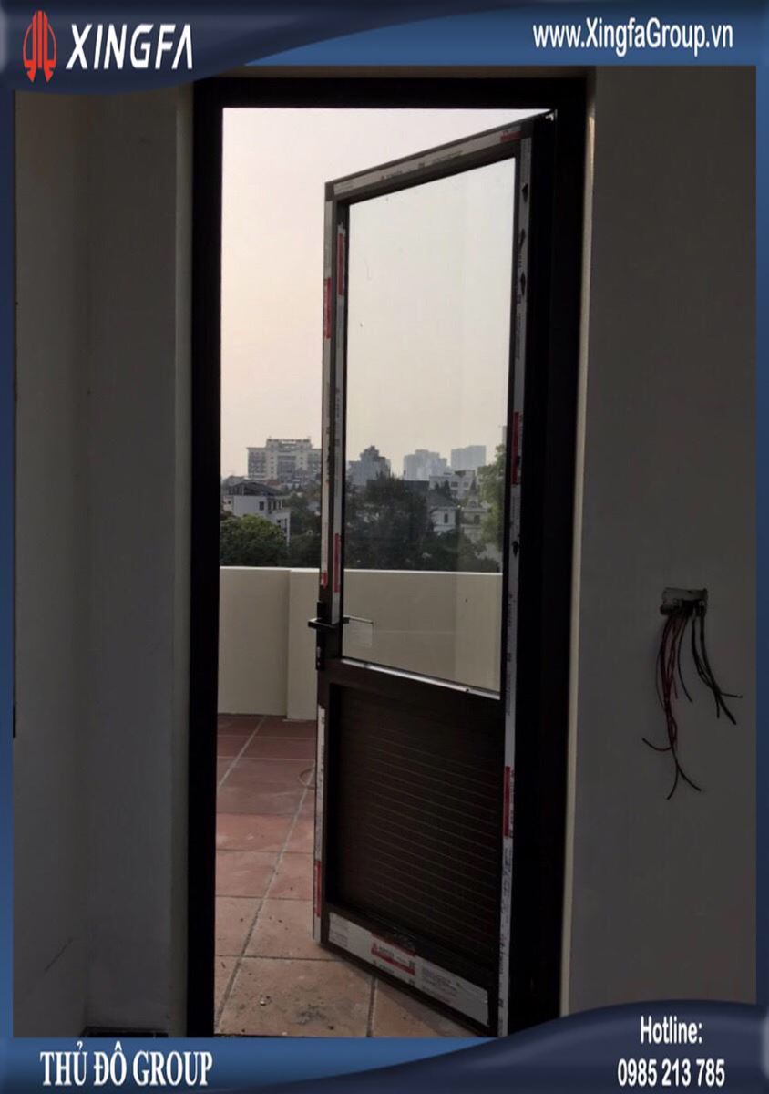 Mẫu cửa đi nhôm Xingfa sử dụng toàn bộ pano nhôm kín hết & sử dụng trên kính/dưới pano nhôm Mẫu cửa đi nhôm Xingfa sử dụng toàn bộ pano nhôm kín hết & sử dụng trên kính/dưới pano nhôm